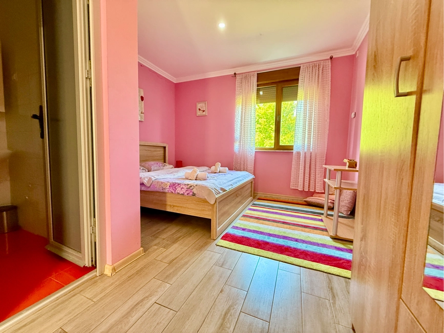 Vila sa unutrašnjim bazenom