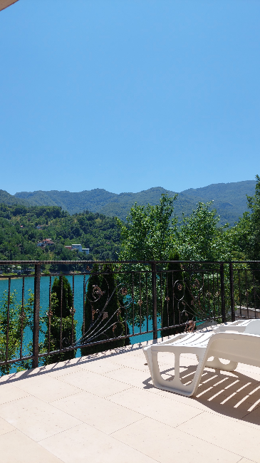 Kuća uz jezero