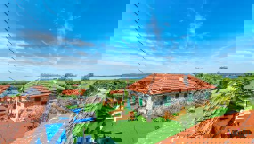 Holiday home heart and stone