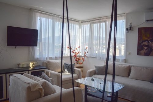 G2 - Swing and Mirror Apartments