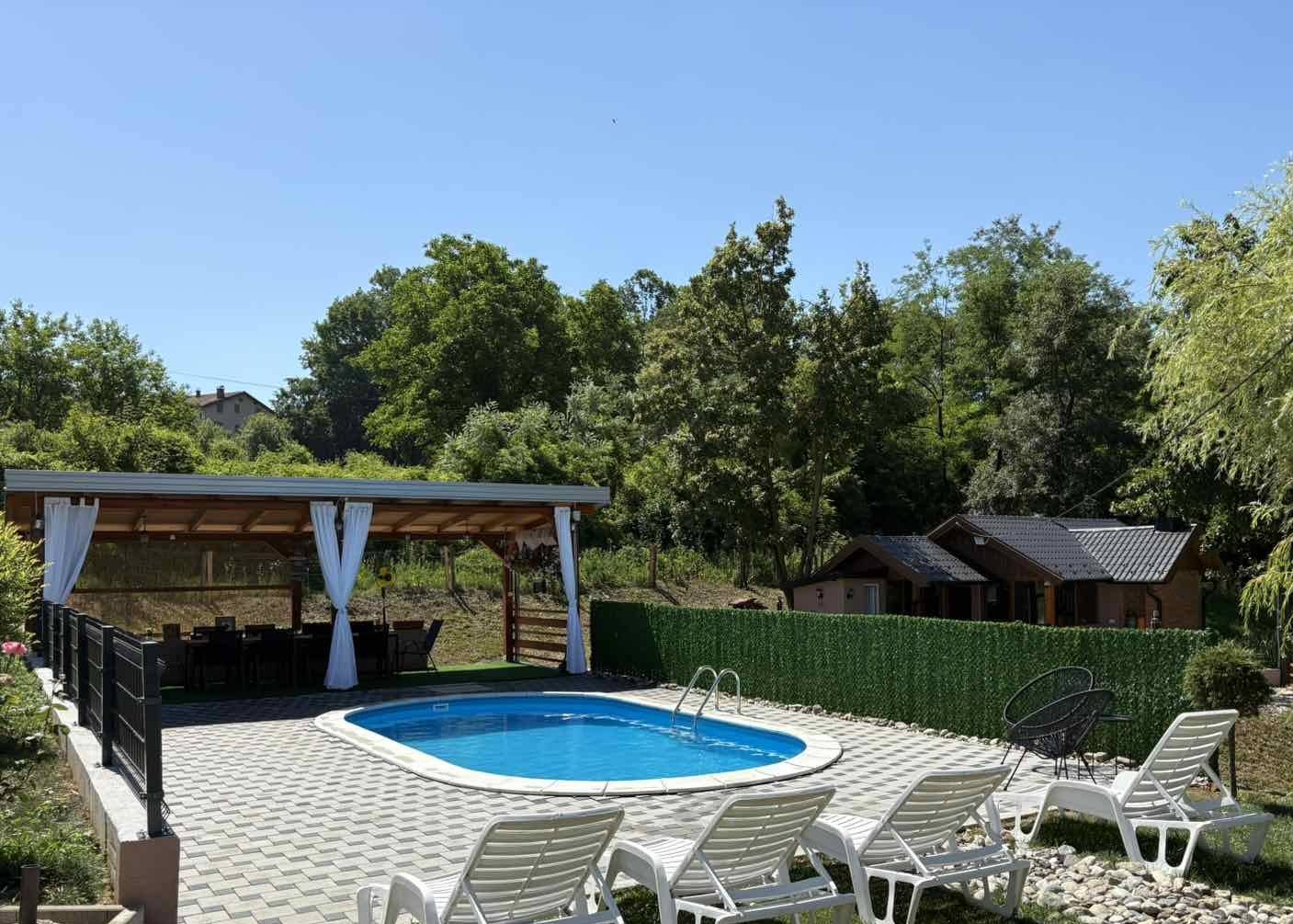 Forest Pool kuca sa bazenom