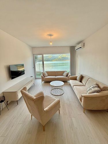 Royal Terrace Apartments - Apartments A1