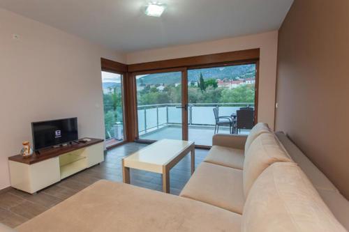 Buna Springs Apartments - Apartment Purple