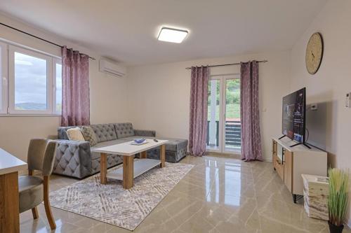 NolE Apartments - Apartment Happiness